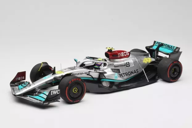 Minichamps Mercedes F1 W13e Team Mercedes-amg Petronas F1 N 44 2nd Brazilian Gp 2022 Lewis Hamilton 1:18 110222144